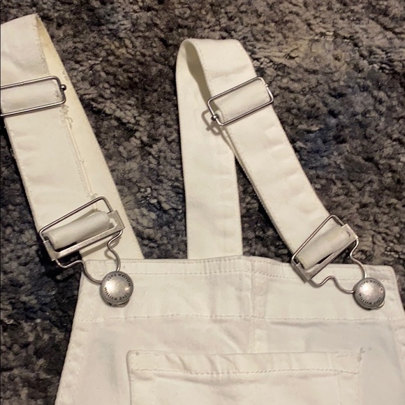 White short overalls - Picture 3 of 6